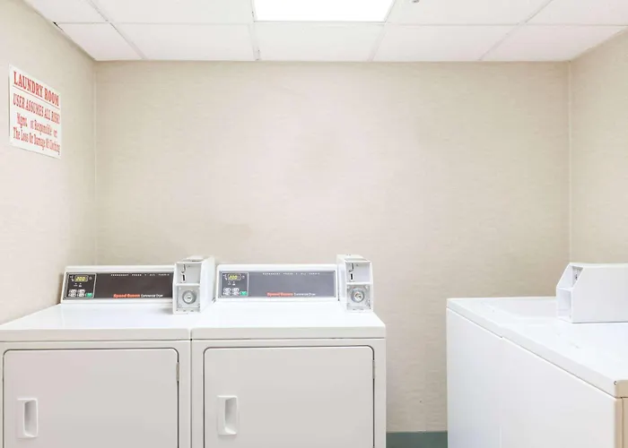 Howard Johnson By Wyndham Newark Airport